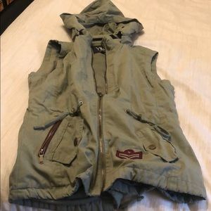 Olive green zipper vest w removable hood
